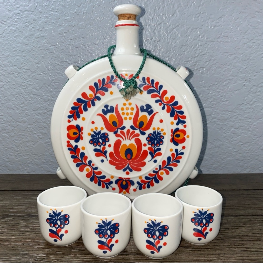 Hollahoza Hungary Hand Painted Decanter w/ 4 cups Folk Art Vintage Rare